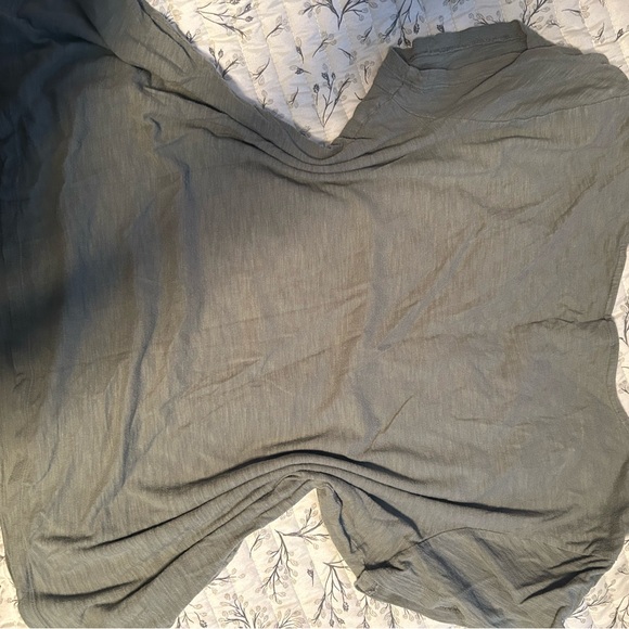 Old Navy Olive Short Sleeve Top - Picture 3 of 3